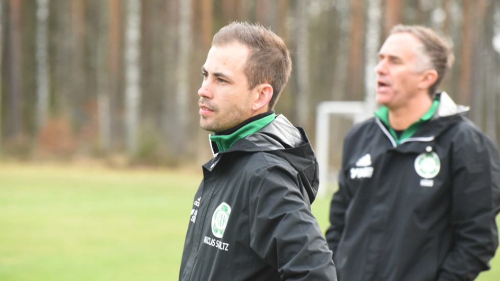 Niclas Schultz kommer inte att forsätta som huvudtränare för Rosenfors IK. 