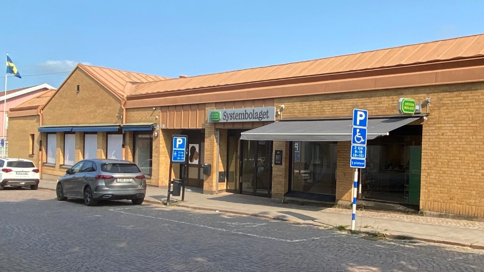 Systembolaget blir kvar som hyresgäst när Vimarhem köper "Systembolagsfastigheten" på Sevedegatan i centrala Vimmerby för att bygga om den gamla postlokalen till ett nytt modernt kontor.