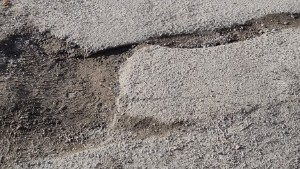 Mejlade om farligt hål – har inte fått svar efter 2,5 månad