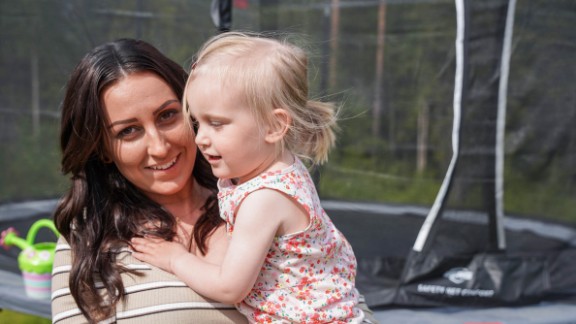 Nadja Nilsson, 31 &aring;r tillsammans med dottern Ebba, 2,5 &aring;r som snart blir storasyster.  