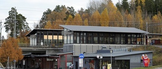 Dubbel skyltstöld vid järnvägsstation