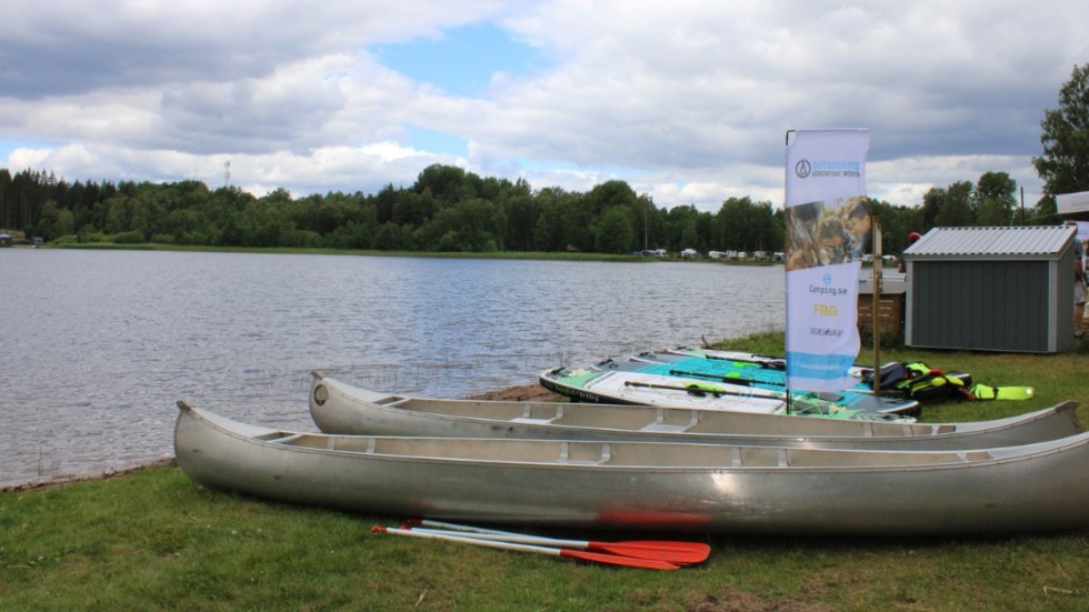 Nordic outdoor adventure hade med både kanoter och supar; stand up paddle boards. 