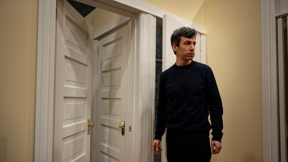 Komikern Nathan Fielder hjälper folk att förbereda sig inför tuffa händelser i "The rehearsal". Pressbild.