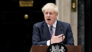Boris Johnson avgår – flera kräver omedelbart