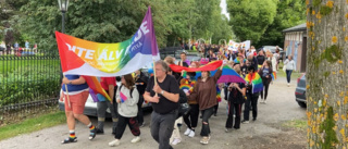 Många ville delta i Prideparaden: "Både fest och protest"