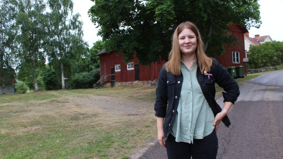 Milena Axklo är hemma i Vångsunda och hälsar på hos pappa. Farmor bor precis intill.