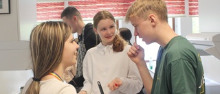 "Jättehäftigt" EU-utbyte i Ankarsrum • Internationella besök på skolan • Mat och kakor efter recept på engelska