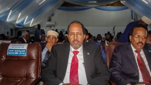 Somalia: Nygammal president vinner segdraget val