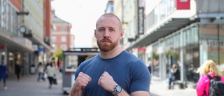 Linköpingsfightern Jonnie ska slåss i MMA-galans rampljus: "Lyssnar på lugn musik"
