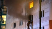 Kvinna avled i lägenhetsbranden i Bålsta