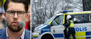 Efter våldsamma upploppen – Åkesson (SD) kommer till Skäggetorp