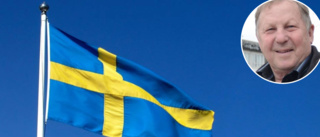 Firar demokrati och Sverige i Unos park – med allsång och tal