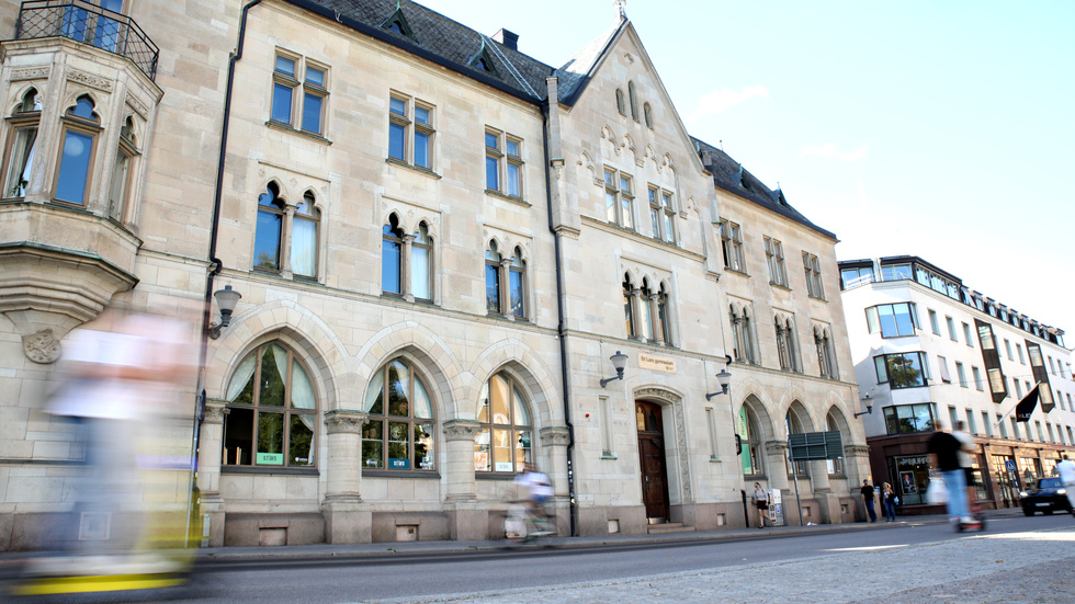 Det finns elever som inte klarar av att gå på en av våra stora kommunala skolor utan känner sig mer trygga på en mindre enhet. Nu tvingas dessa elever att välja en friskola, skriver Johan Thorén (L), Susanna Kellgren Lundberg (L) och Marie-Louise Hultman (L).