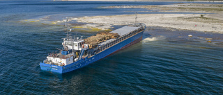 Grundstött fartyg loss från Fårö