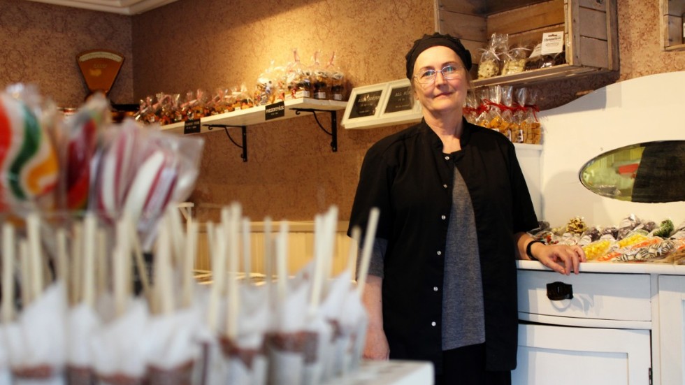 Cecilia Jonsson, som drivit Mariannelunds karamellkokeri i över 20 år, berättar att hon tagit företagets tuffa tid personligt.