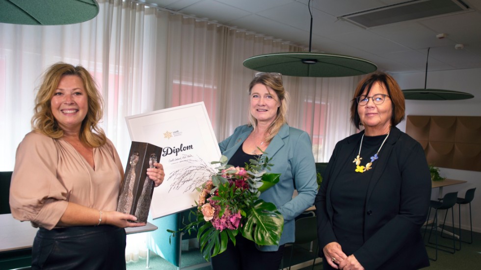 Från vänster: Maria Söderberg, ordförande i Företagarna Luleå, Årets företagare i Luleå Camilla Lindmark och Karin Klockare, Företagarna Luleå. 