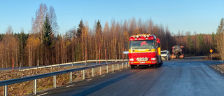 Flera fordon inblandade i olycka vid Boviken – en person förd till sjukhus med misstänkt allvarliga skador