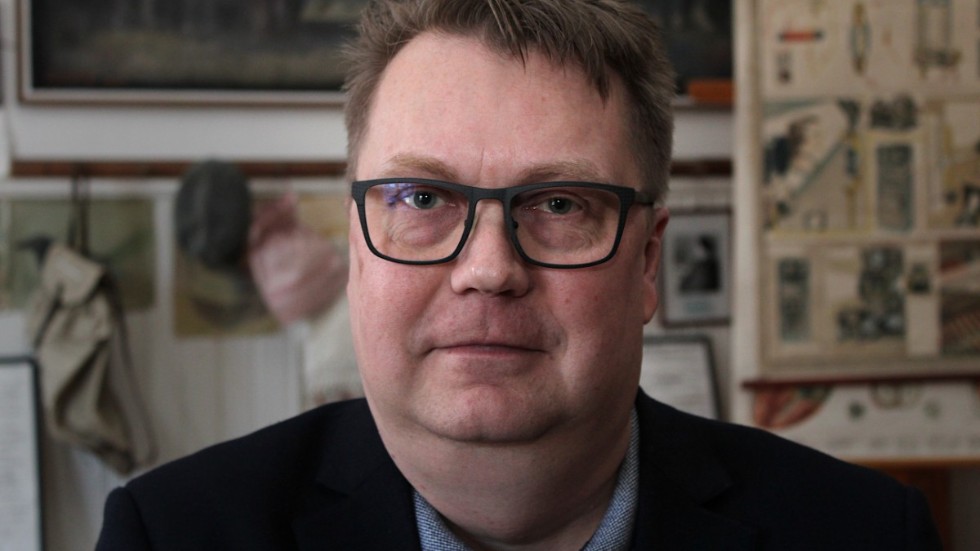 Claes Sjökvist (S), kommunstyrelsens ordförande i Boxholm, tror att det blir ohållbart om Max Fagerstedt sitter kvar i kommunfullmäktige.