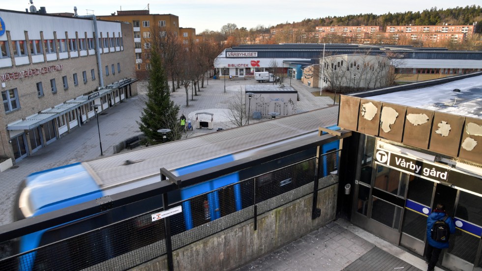 Många av de åtalade tillhör Vårbynätverket, ett kriminellt gäng som har sin bas i Vårby gård i Huddinge kommun söder om Stockholm. Arkivbild.