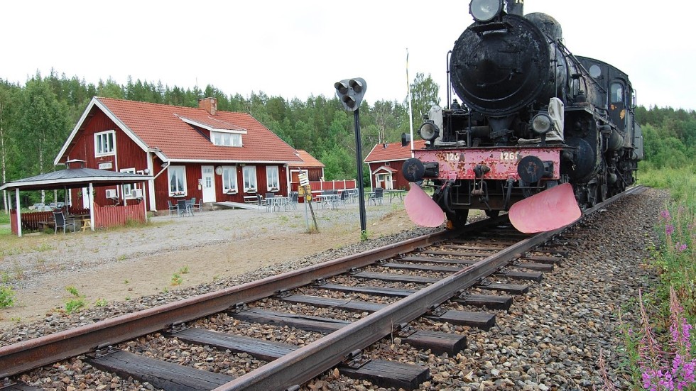 Märkligt förslag om att flytta ångloket i Kusfors till Skellefteå, menar skribenten. 