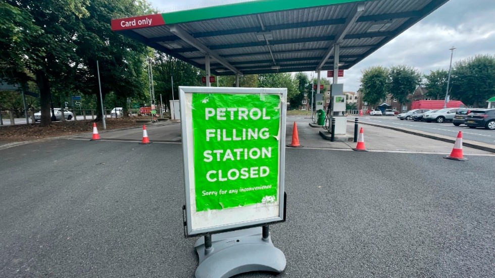 En stängd bensinmack i Bristol i lördags.