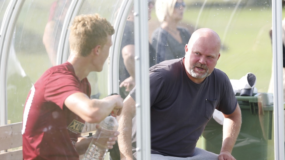 Gamleby FF:s tränare Lennie Rosén har haft det kämpigt med att få ihop lag hela säsongen och till slut gick det inte längre. 