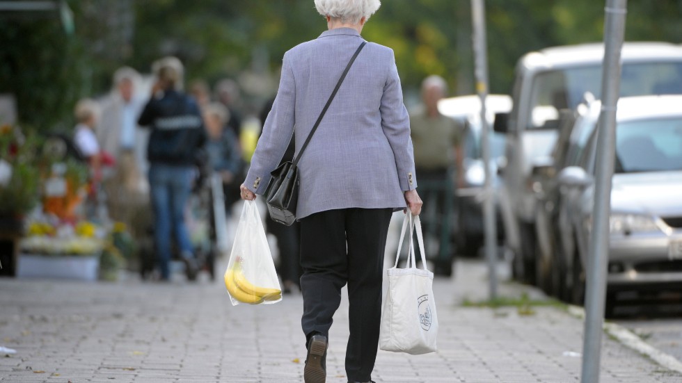 I Kalmar län är medelpensionen bland kvinnliga pensionärer 194 000 kronor per år, vilket innebär att kvinnor här har bland de lägsta pensionerna i landet. Skillnaden mellan män och kvinnor är också stor i Kalmar län. Kvinnliga pensionärer har i snitt cirka 74 000 kronor, eller 28 procent, lägre pension om året än männen i länet. 