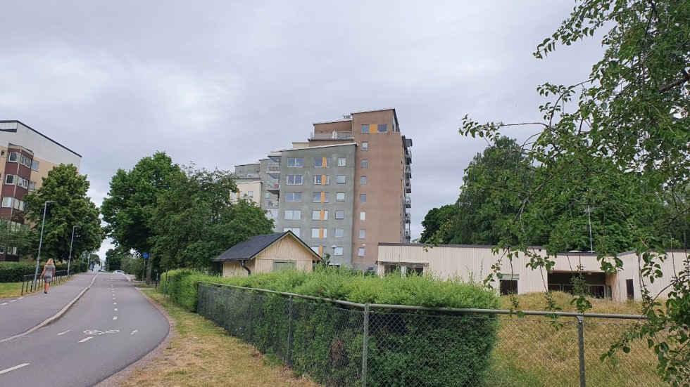 Enligt planförslaget ska förskolan på Bjälbogatan rivas och ge plats för ett niovåningshus.