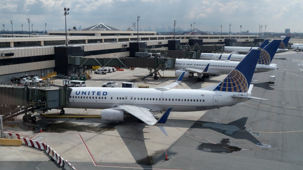 Flygplan tillhörande United Airlines vid Newarks flygplats i USA. Arkivbild.