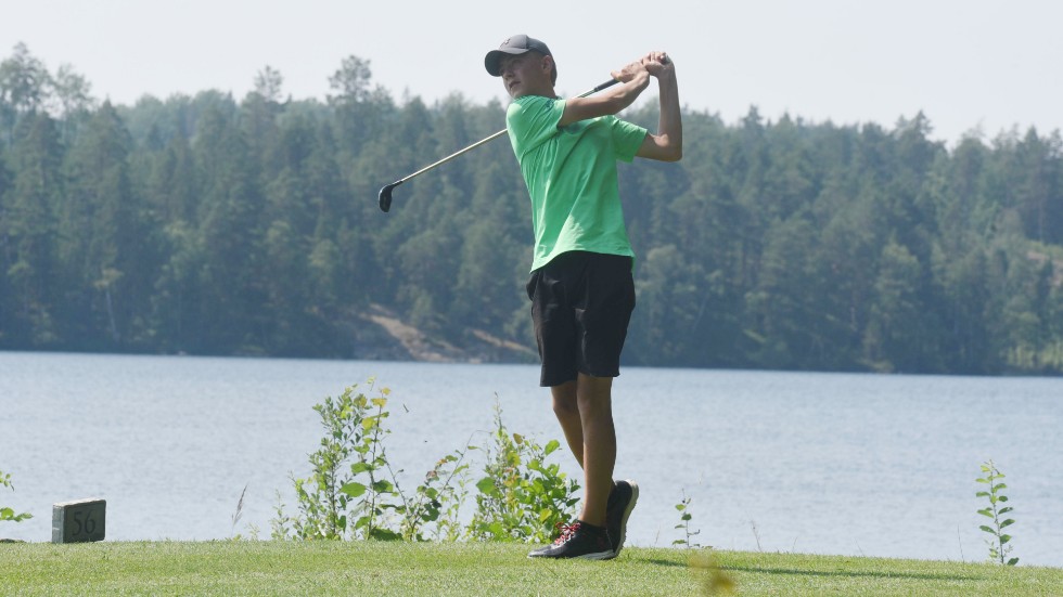 Vilgot Kronstrand är 14 år och har bara spelat golf i tre år, men tar ändå plats i Tobos serielag i golf i division ett.
