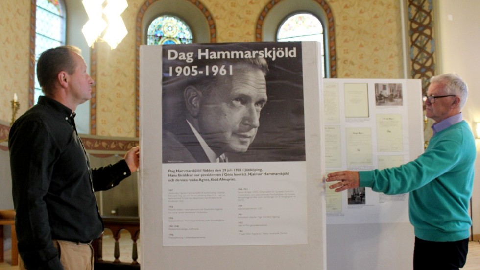 I samband med att släkten Hammarskjöld firade 400 år 2010 så sattes en utställning om Dag Hammarskjöld upp. Nu får den komma fram igen i Tuna kyrka i samband med minnesandakten. Fadern Hjalmar Hammarskjöld växte upp i bygden, men Dag bodde aldrig i Tuna.
