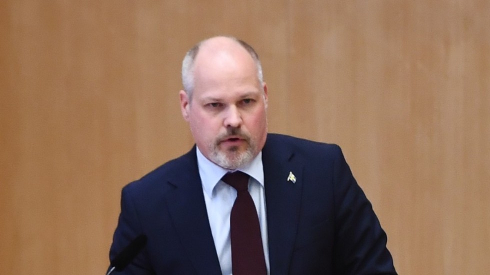 Justitieminister Morgan Johansson talar under torsdagens debatt i riksdagen om det grova och dödliga våldet mot kvinnor i nära relationer.