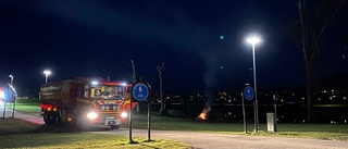 Gräsbrand längs Stångån – ett av många larm under kvällen