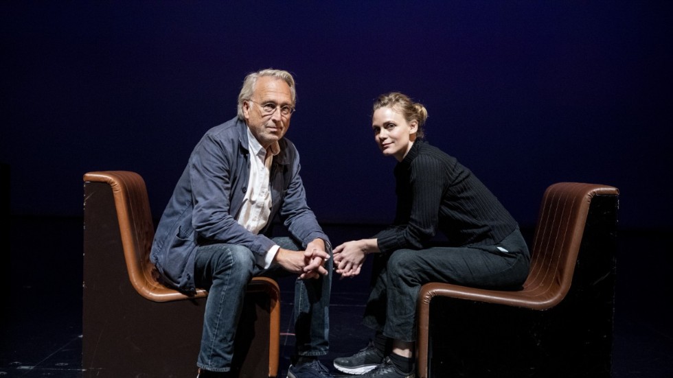 Philip Zandén och Liv Mjönes i ”Förbannelsen”, en nyskriven pjäs av Sara Stridsberg.