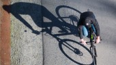 Allt färre sörmlänningar använder cykelhjälm