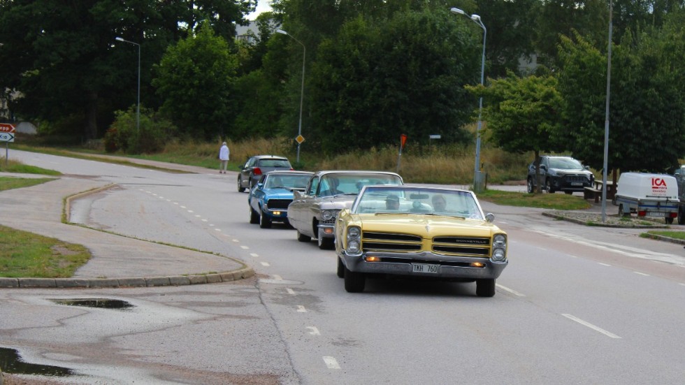 Fyra av de fem bilarna kom från Hultsfred och kördes av fyra killar. Carina Stefansson, som jobbar på Kvillgården, körde den femte och sista bilen.