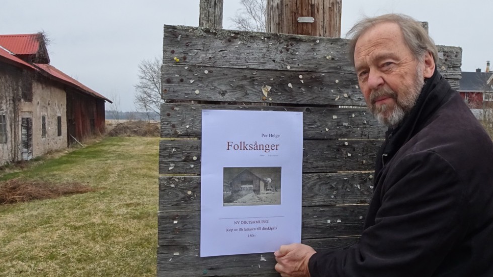 Locknevibördige författaren Per Helge har kommit ut med sin 25:e bok, en diktsamling där han hämtat stoff från sin gamla hemtrakt. "Men som alla kulturarbetare drabbas vi författare också av pandemins pausknapp".