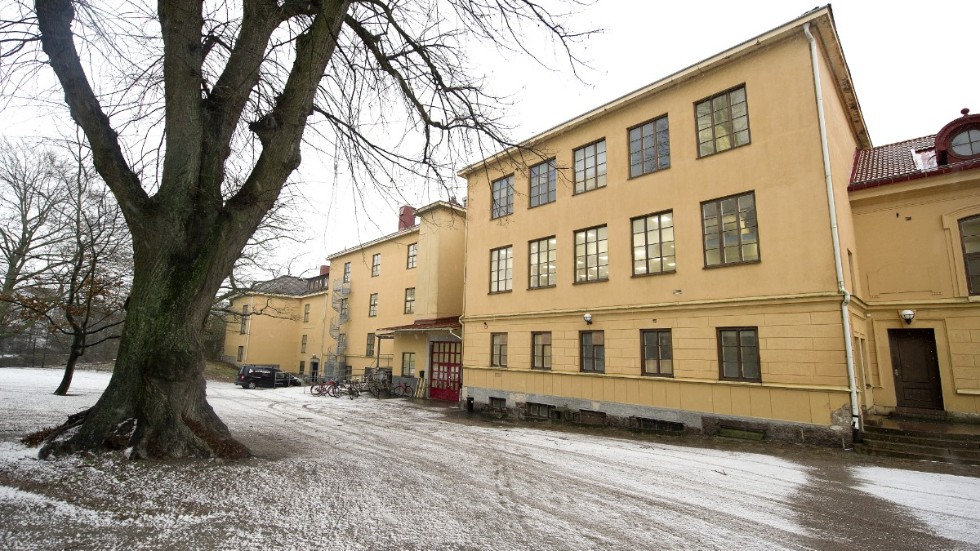 Se till att centrums fulaste plats, Nicolaiskolans skolgård, snarast blir en snyggt anlagd park. Skriver insändarskribenten.