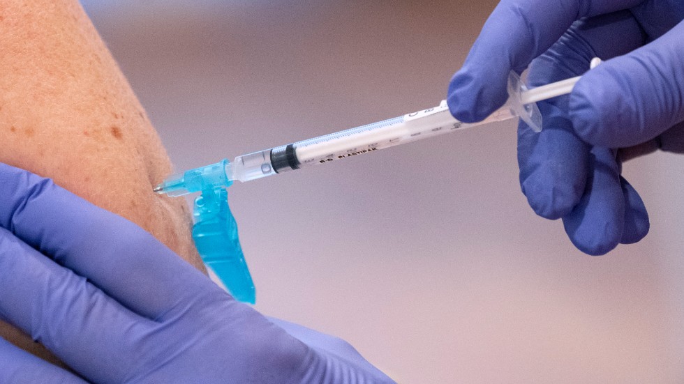 Man kan verkligen undra om inköpen av vaccin sker på ett effektivt och professionellt sett? Skriver Hans Rosén.