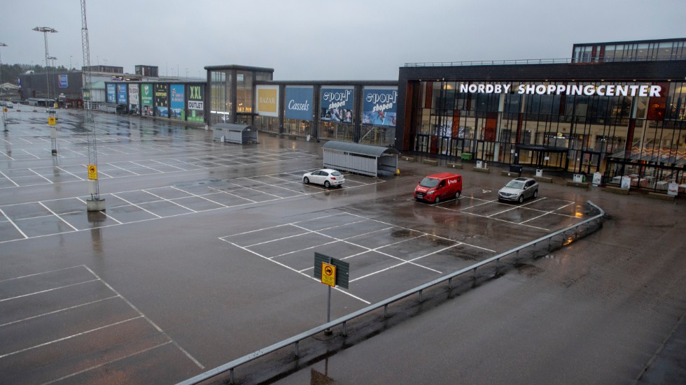 Ett öde Nordby shoppingcenter utanför Strömstad. Arkivbild