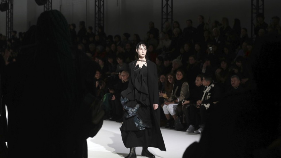 Yamamotos kreationer visades under modeveckan i Paris i februari i år. Arkivbild.
