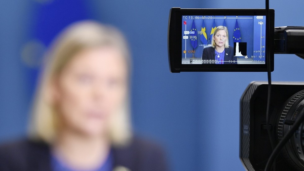 Är det bara finansministern som ska rädda Sverige, frågar sig insändarskribenterna.