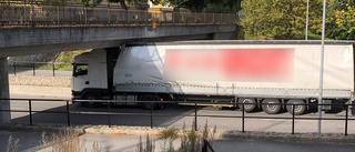 Lastbilsekipage dundrade in i viadukt – vittne berättar: "Som en jordbävning"
