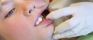 Nej, ingen borde behöva vänta i flera år på tandvård