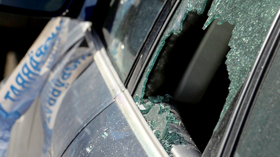 En företagsbil i Rimforsa har under helgen fått sin bakruta sönderslagen. Ur bilen stals verktyg och material. (Bilen på bilden har inget med det aktuella fallet att göra).
