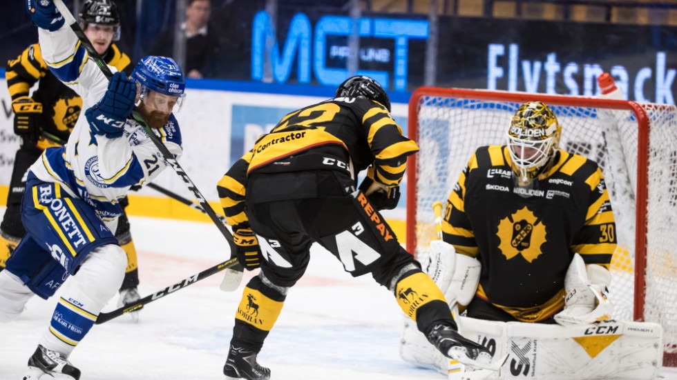 Lindvall har varit AIK:s bästa spelare trots sju insläppta mål på två matcher. Men han har också fått 90 skott mot sig. 