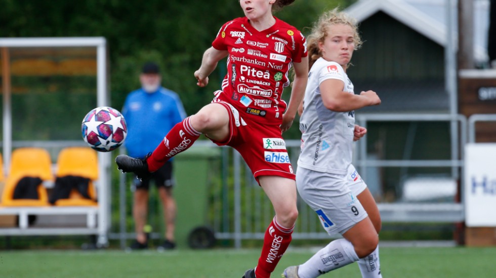Precis som i 1–0-segern borta mot Piteå spelade Växjös Signe Holt Andersen (höger) en viktig roll i 2–2-matchen hemma mot Umeå. Arkivbild.