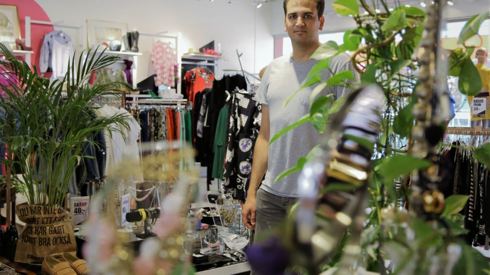 Alireza Mobasheri, på Skåne Stadsmission, säger att butikerna haft ett ökat inflöde av skänkta varor på omkring 10–15 procent under coronakrisen.