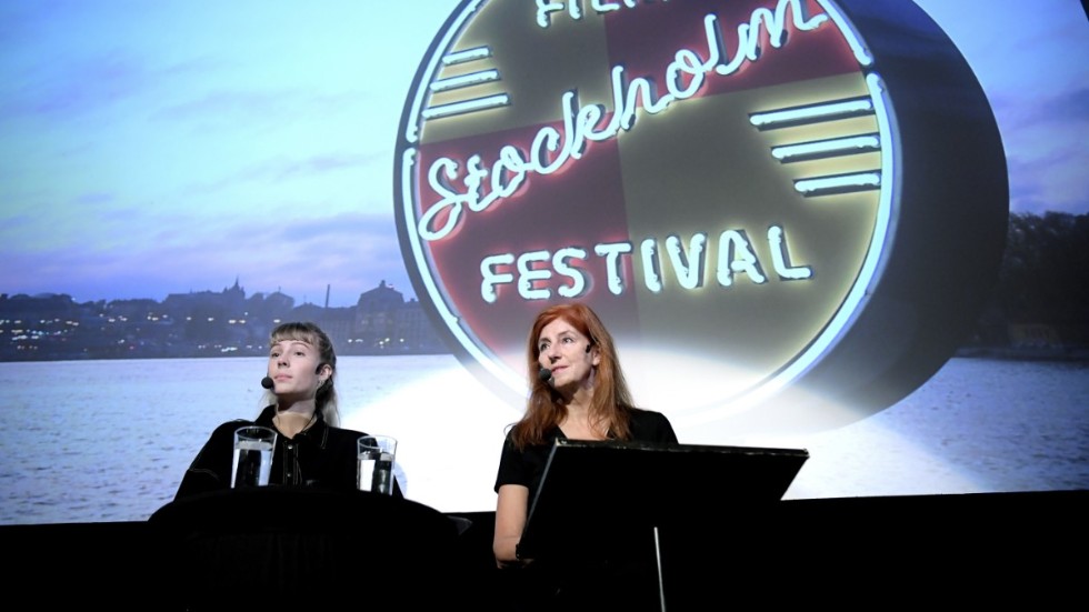 I år blir Stockholms filmfestivals program till stora delar tillgängligt digitalt, meddelar Beatrice Karlsson (till vänster), programkoordinator och Git Scheynius, chef för Stockholms filmfestival.