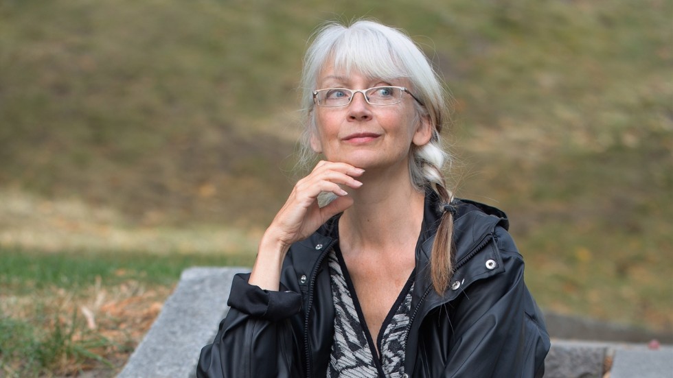 Inger Edelfeldt har sedan debuten 1977 med "Duktig pojke" gett ut fler än tjugo böcker för såväl vuxna som ungdomar. Senast gav hon ut sina samlade noveller i boken "Novellerna" (2019).
